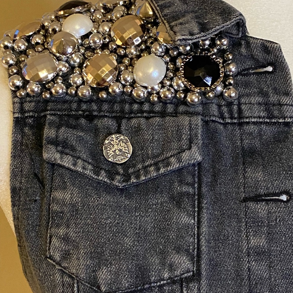 SHOWTIME VEST - Picture 2 of 4